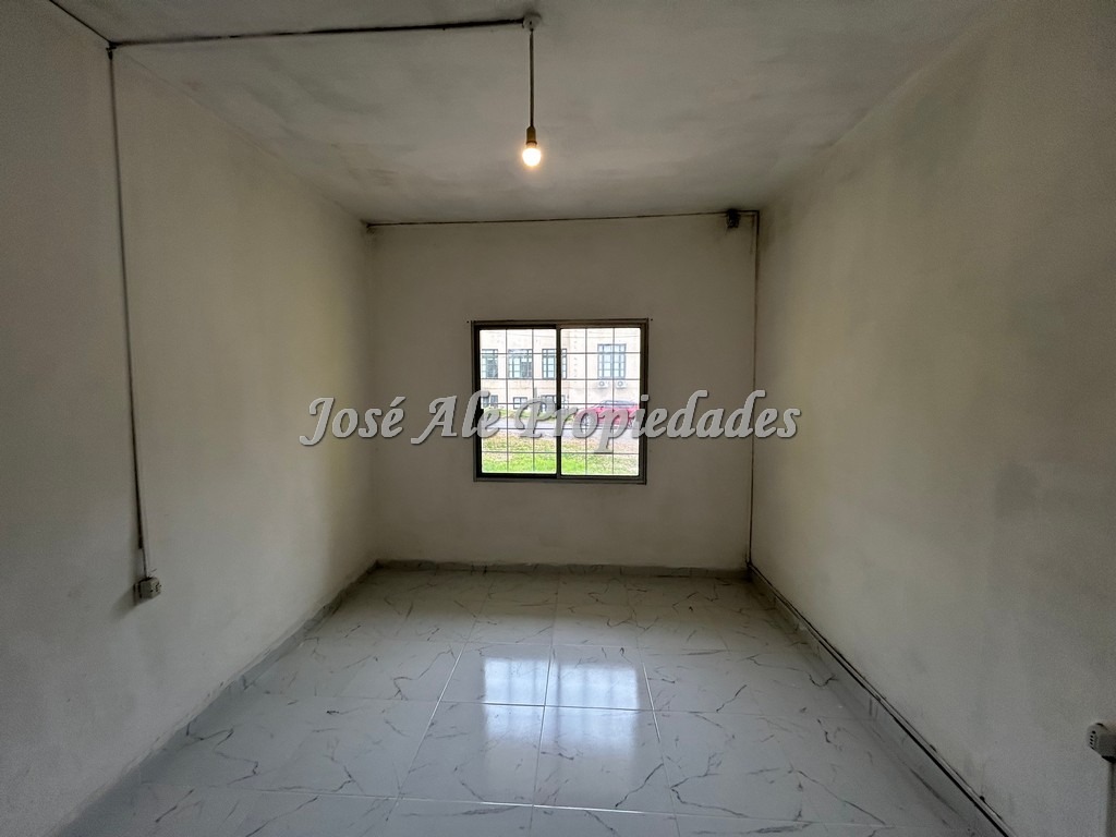 Imagen 5 de Casa de 3 dormitorios ubicada en el Real de San Carlos, frente a la UDE y  a pasos de la Plaza de Toros, Colonia.