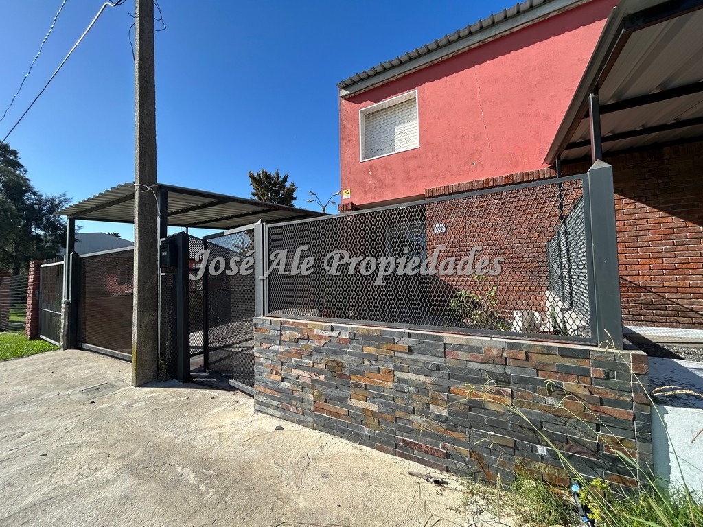 Imagen 1 de Vivienda de 2 dormitorios, ubicada en el general a 200m del Super Mágico, Colonia.