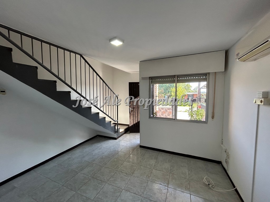 Imagen 4 de Vivienda de 2 dormitorios, ubicada en el general a 200m del Super Mágico, Colonia.
