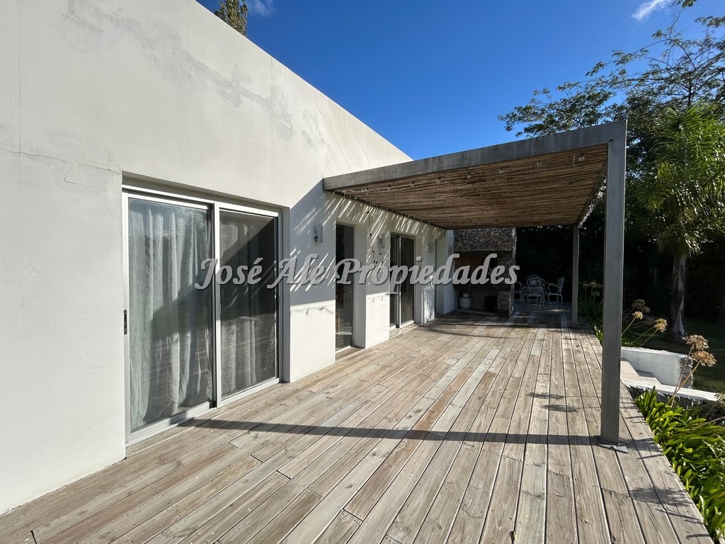 Imagen 4 de Casa de 3 dormitorios ubicada en el Real de San Carlos, Colonia.