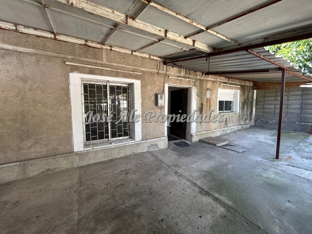 Imagen 2 de Casa de 2 dormitorios próxima a la Ruta 1, Colonia.