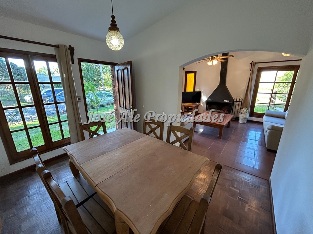 Imagen 3 de Hermosa casa de 3 dormitorios, con apartamento ubicada en el Real de San Carlos, Colonia.