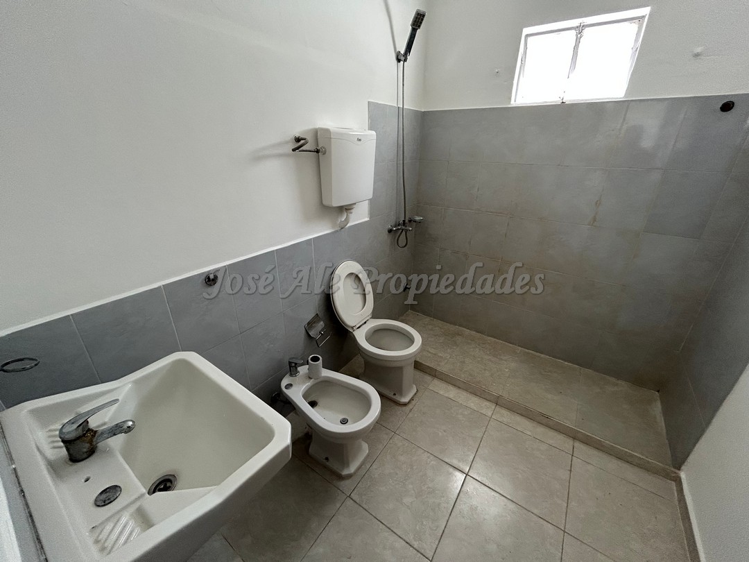 Imagen 9 de Hermosa propiedad ubicada en zona céntrica, próxima a las 2 avenidas y cerca del Shopping.