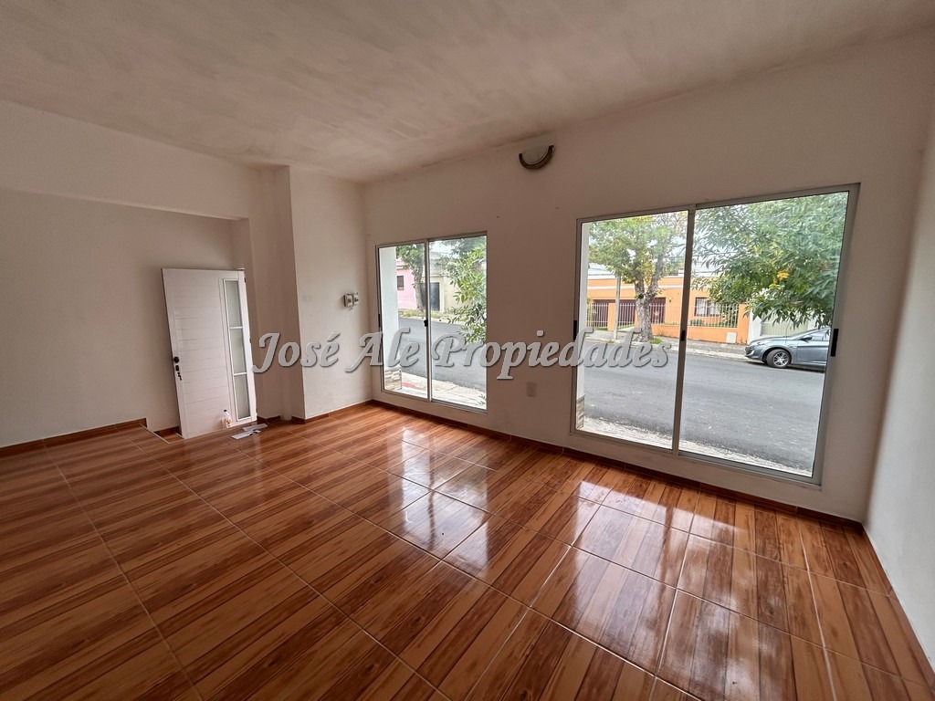 Imagen 2 de Casa céntrica ubicada en barrio Pueblo Nuevo, a pocas cuadras de la Rambla y playas de Colonia.