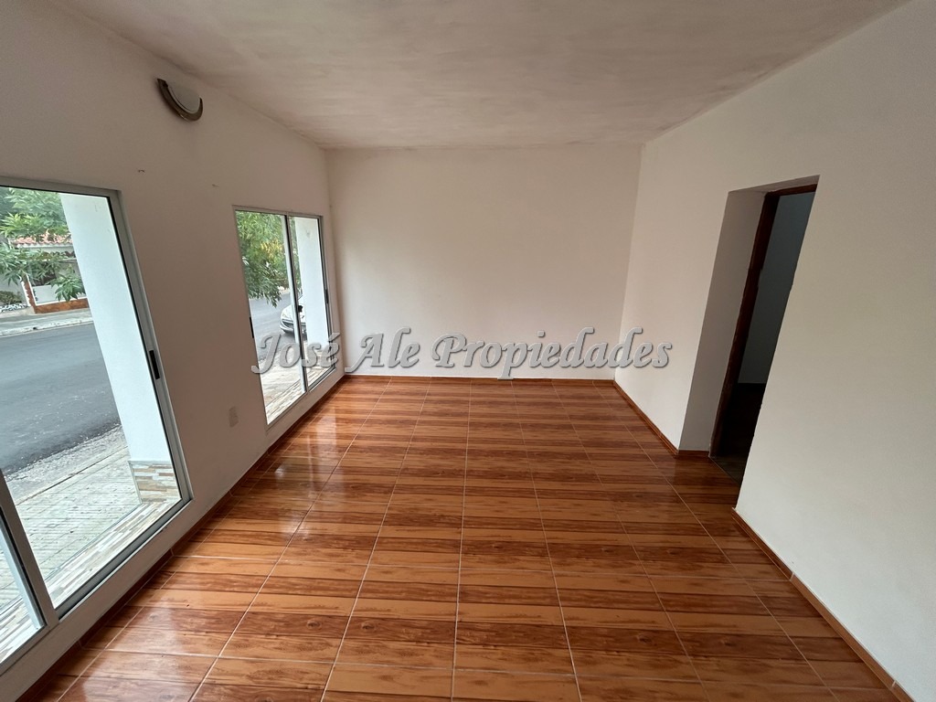 Imagen 3 de Casa céntrica ubicada en barrio Pueblo Nuevo, a pocas cuadras de la Rambla y playas de Colonia.