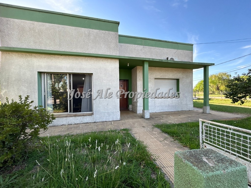 Imagen 2 de Casa de 3 dormitorios, ubicada en Miguelete, Colonia.