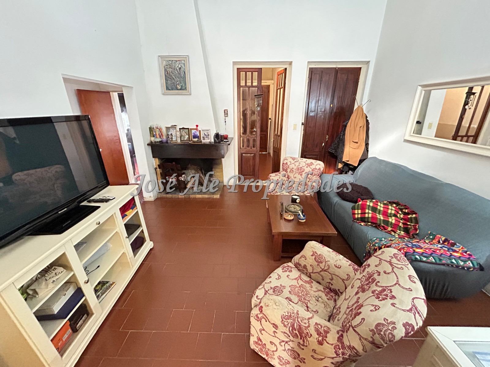 Imagen 2 de Importante propiedad de 149m2 edificados ubicada en el centro de Nueva Helvecia, Colonia.