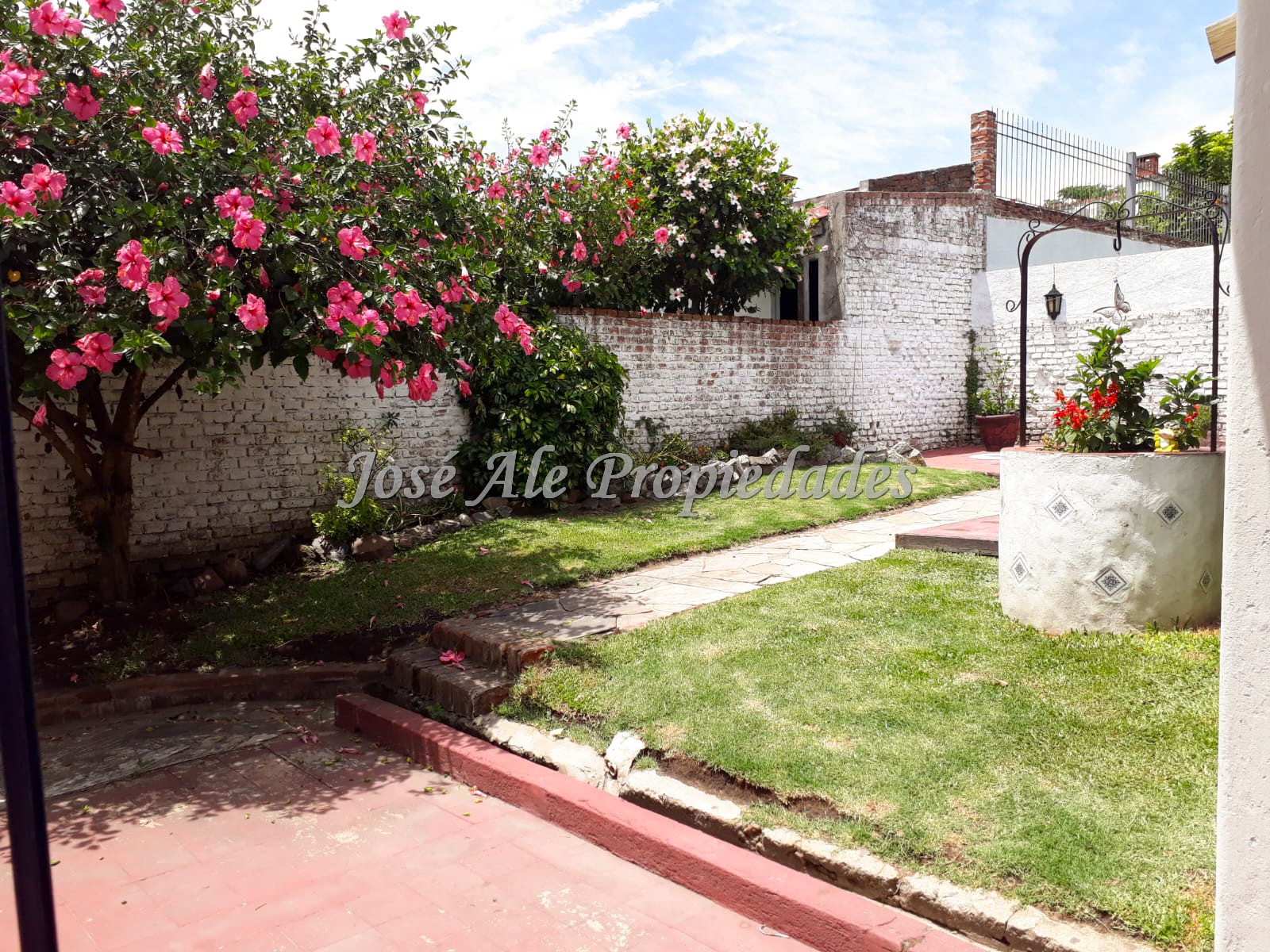Imagen 7 de Propiedad en estratégica ubicación, a solo metros de Rambla Costanera y zona comercial.