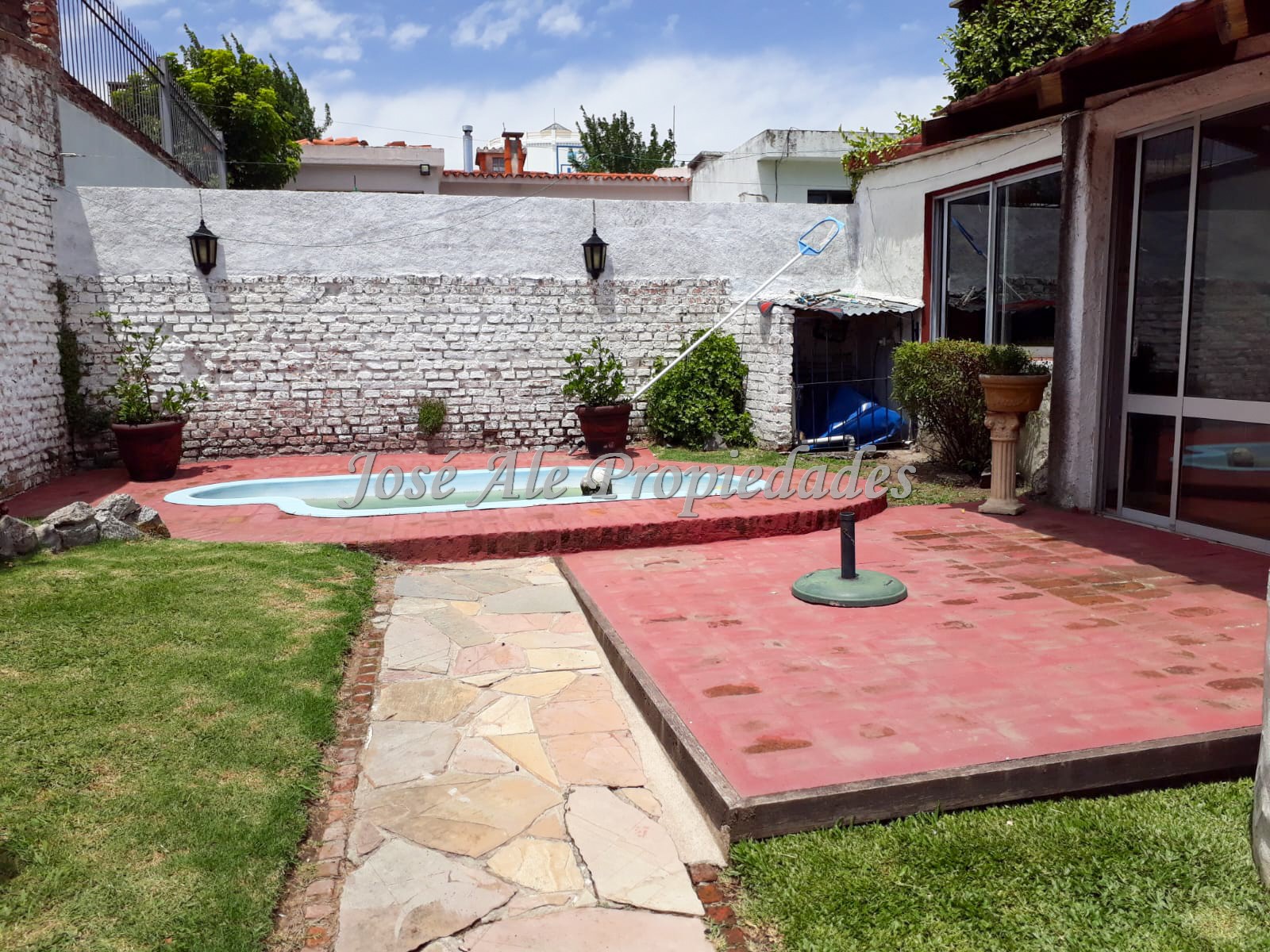 Imagen 8 de Propiedad en estratégica ubicación, a solo metros de Rambla Costanera y zona comercial.