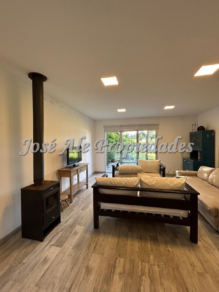 Imagen 6 de Casa de 3 dormitorios ubicada en el Real de San Carlos, Colonia.