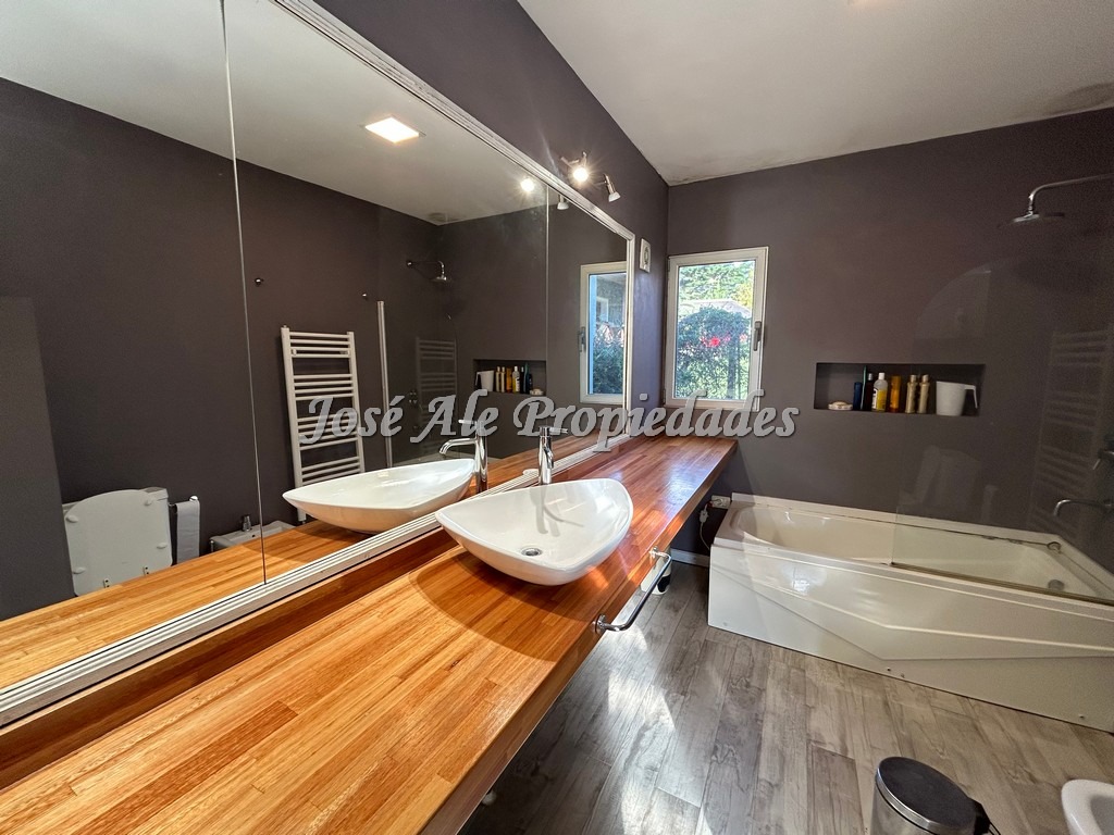 Imagen 9 de Casa de 3 dormitorios ubicada en el Real de San Carlos, Colonia.