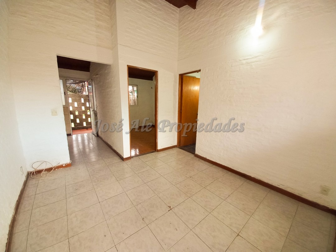 Imagen 3 de Muy lindo apartamento a una cuadra de ruta 21, próximo al supermercado el Dorado y a todos los servicios.