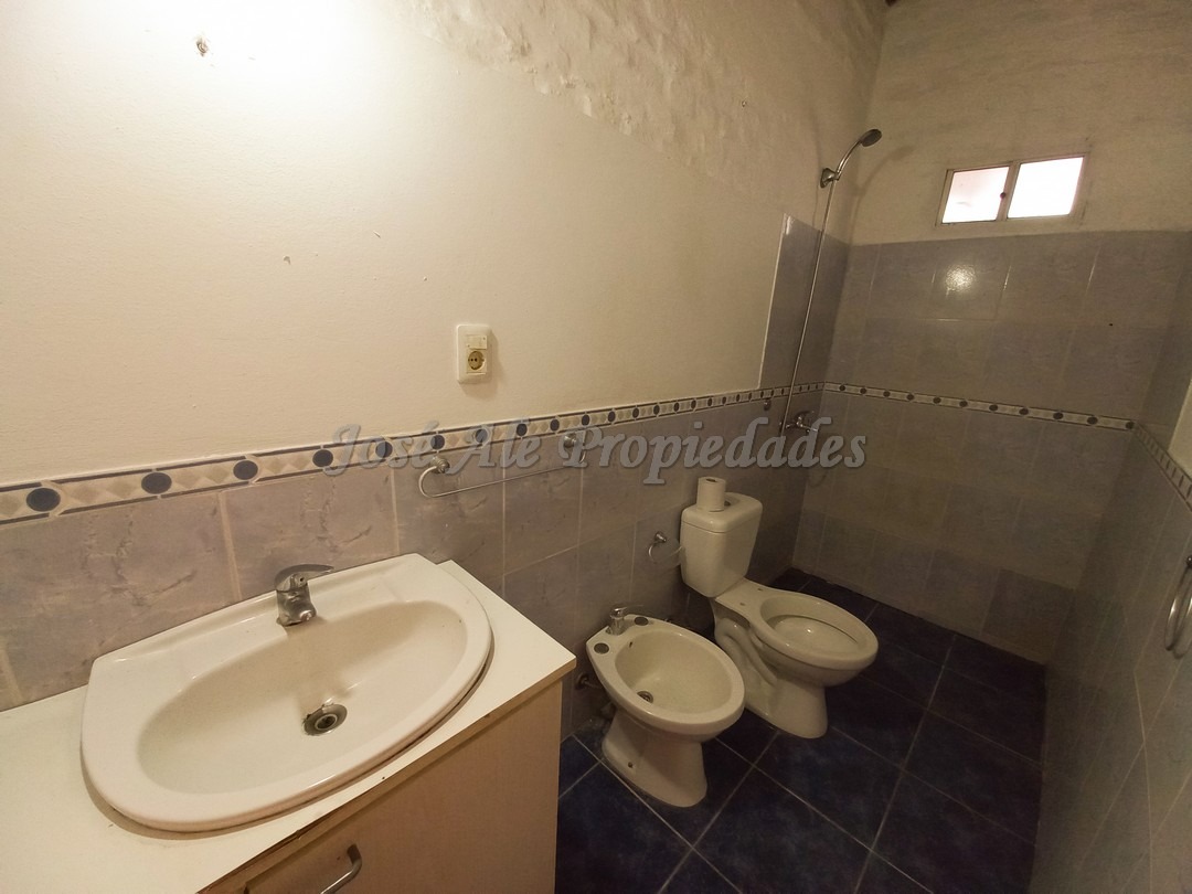 Imagen 7 de Muy lindo apartamento a una cuadra de ruta 21, próximo al supermercado el Dorado y a todos los servicios.