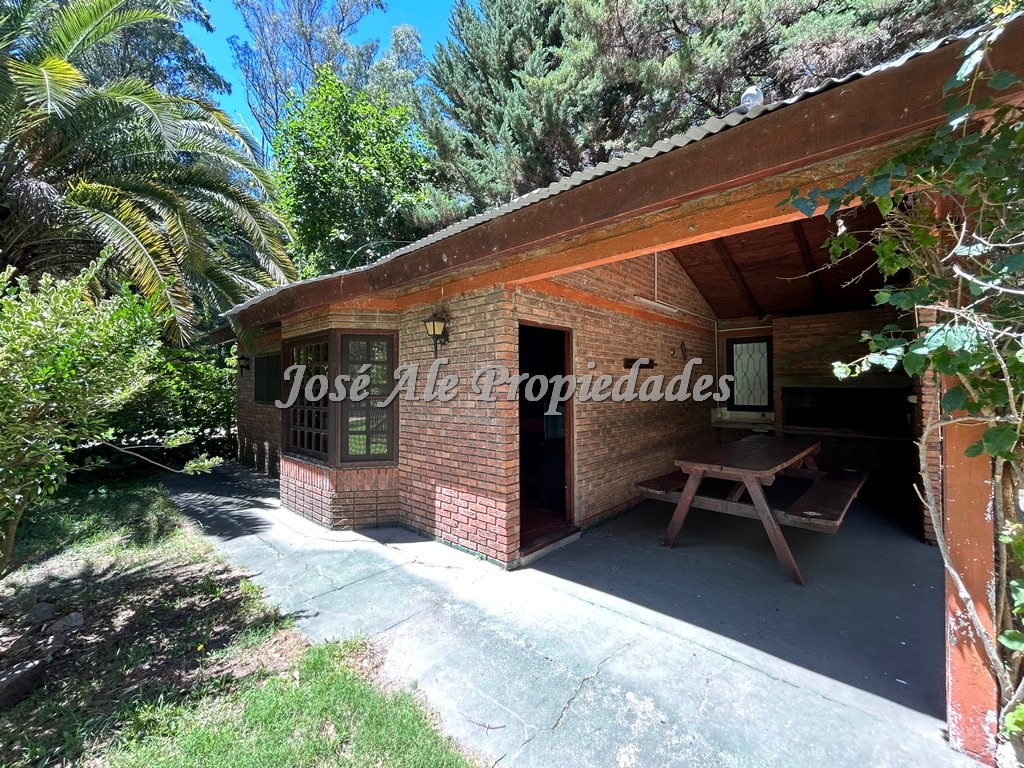 Imagen 1 de Casa ubicada en el Balneario Santa Ana amueblada a pocas cuadras de la playa.