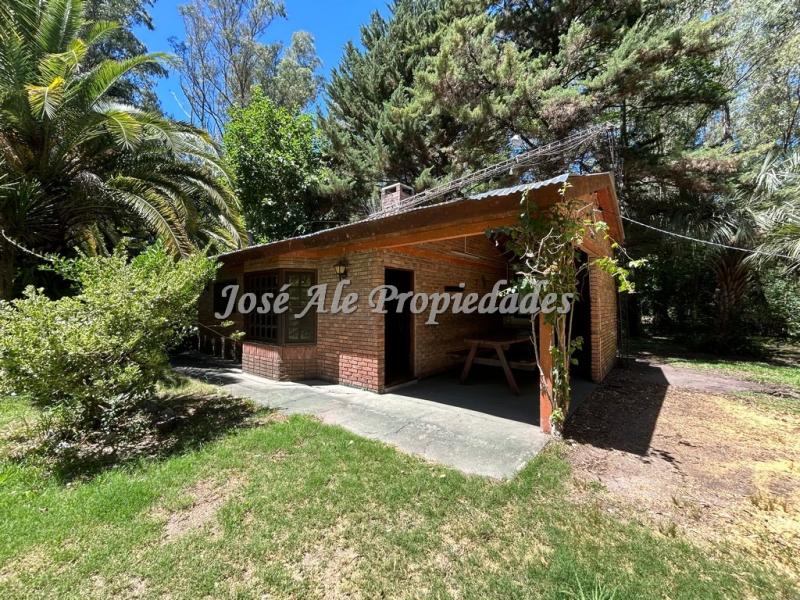 Casa ubicada en el Balneario Santa Ana amueblada a pocas cuadras de la playa.