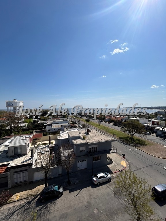 Imagen 2 de Apartamento de 3 dormitorios con magnifica vista a la ciudad tanto de día como de noche.