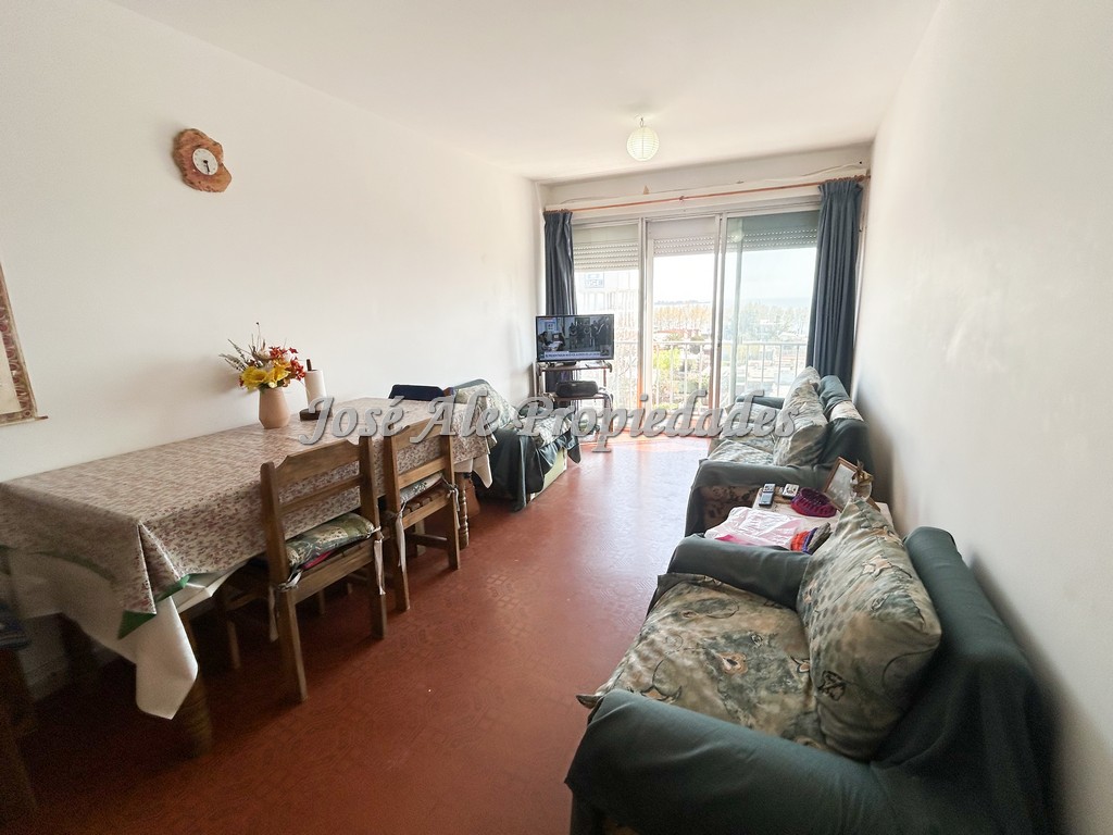 Imagen 3 de Apartamento de 3 dormitorios con magnifica vista a la ciudad tanto de día como de noche.