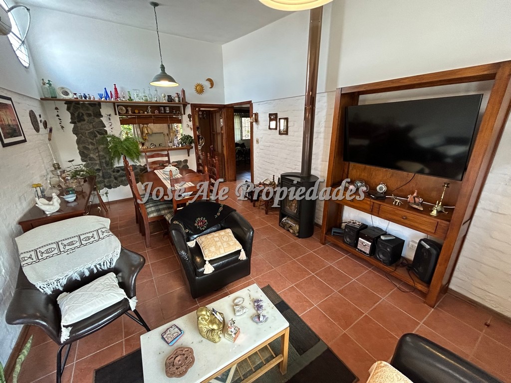 Imagen 3 de Destacada casa ubicada a pocas cuadras de las 2 avenidas y próxima al hospital de Colonia.