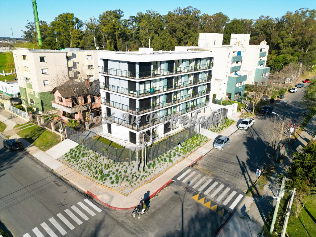 Imagen 3 de Apartamento con vista al Río en Edificio Sacramento, sobre Av. Gonzales Moreno a 1 cuadra de la Rambla de Colonia.