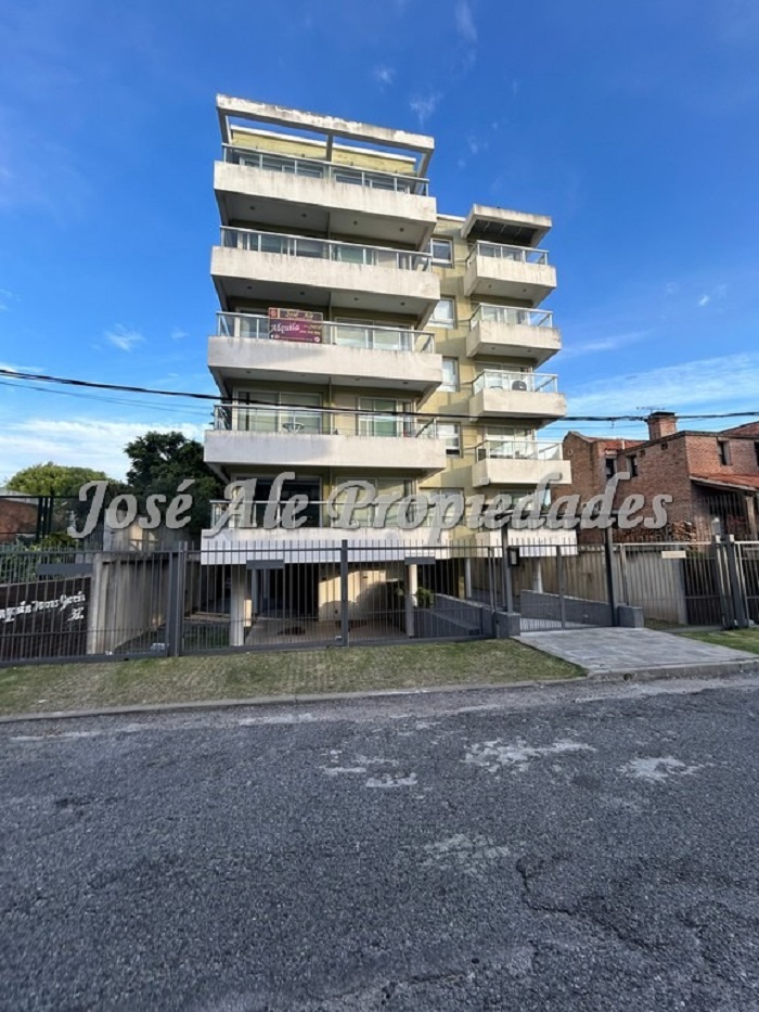 Imagen 10 de EN ALQUILER Hermoso departamento ubicado a metros de la Rambla Costanera, zona  residencial.