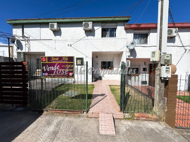 Excelente vivienda ubicada en el Real de San Carlos, a pocas cuadras de la Rambla y Playas de Colonia.