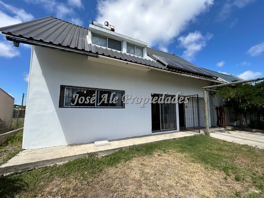 Imagen 1 de Amplia casa de 4 dormitorios con apto anexo completamente independiente.