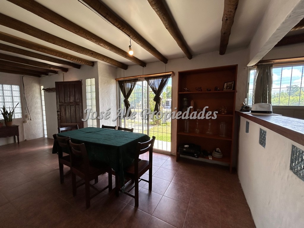 Imagen 3 de Amplia casa de 4 dormitorios con apto anexo completamente independiente.