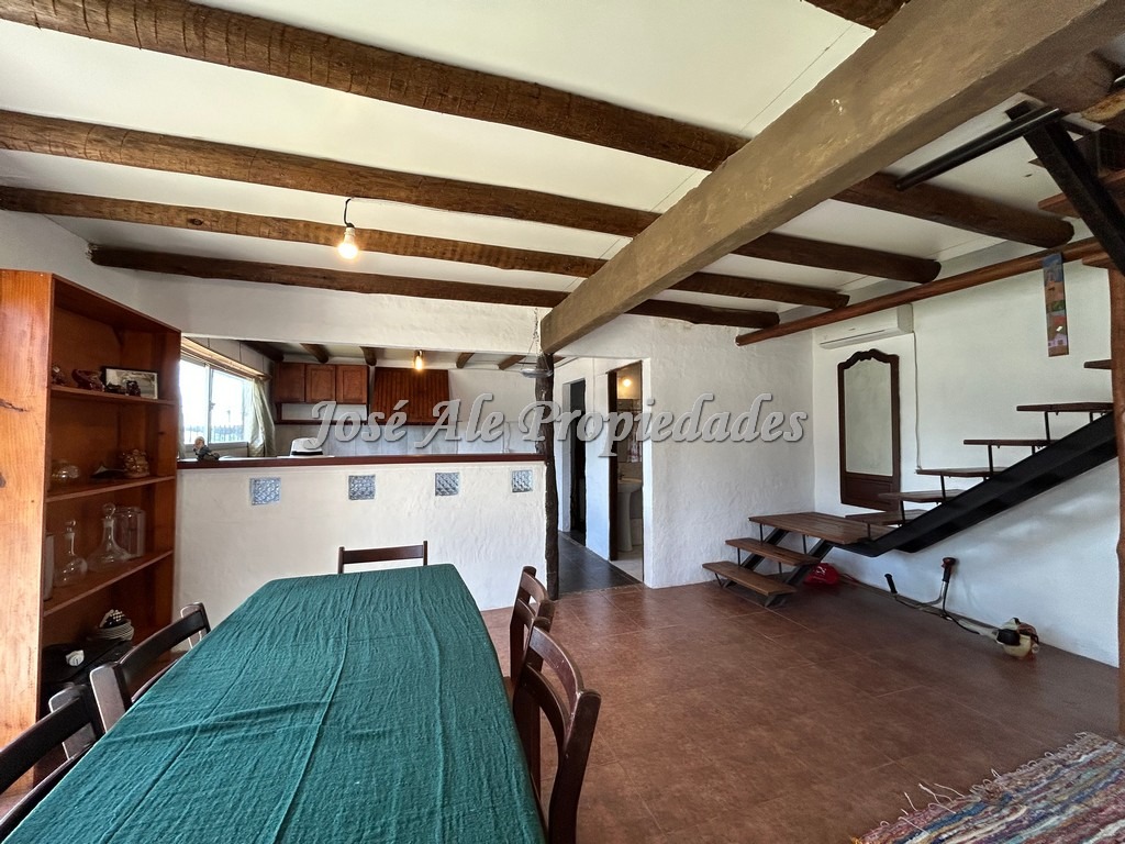 Imagen 4 de Amplia casa de 4 dormitorios con apto anexo completamente independiente.