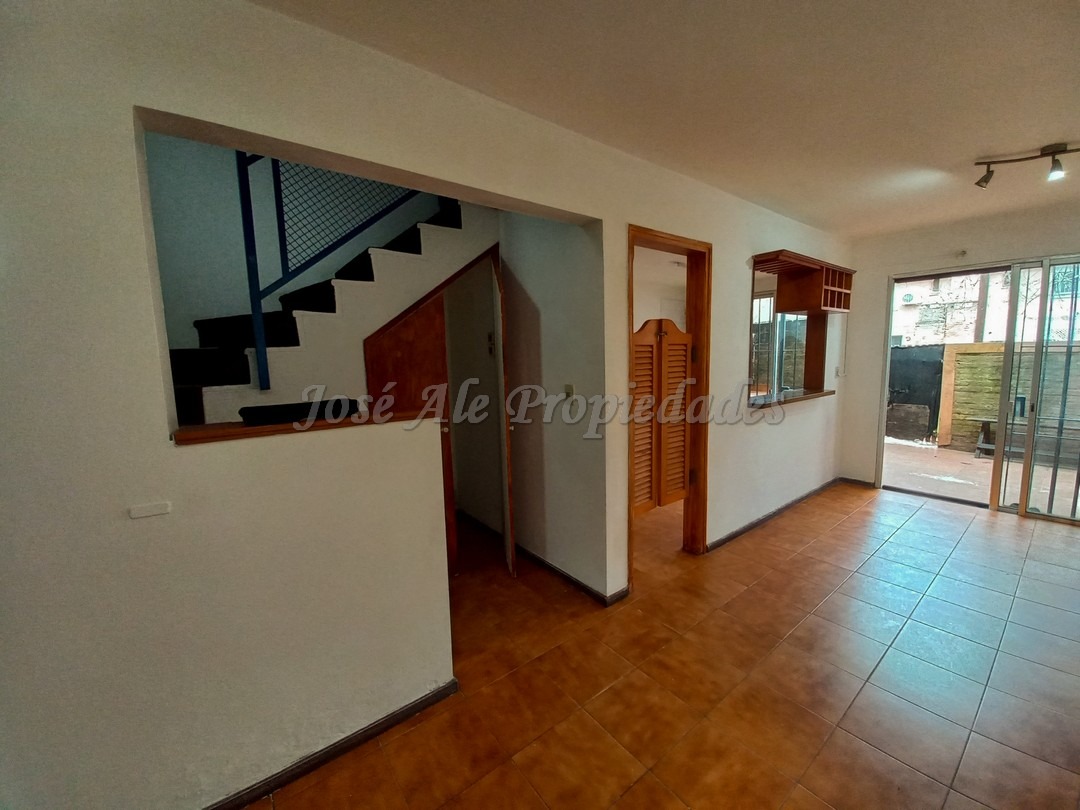 Imagen 2 de Hermosa vivienda ubicada en complejo sobre calle Zitarrosa, a metros de Rambla y playas de Colonia del Sacramento.