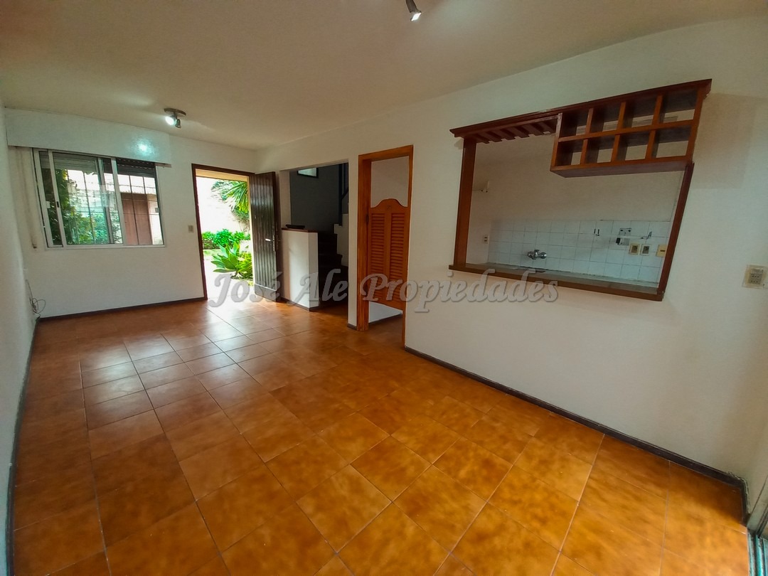 Imagen 5 de Hermosa vivienda ubicada en complejo sobre calle Zitarrosa, a metros de Rambla y playas de Colonia del Sacramento.