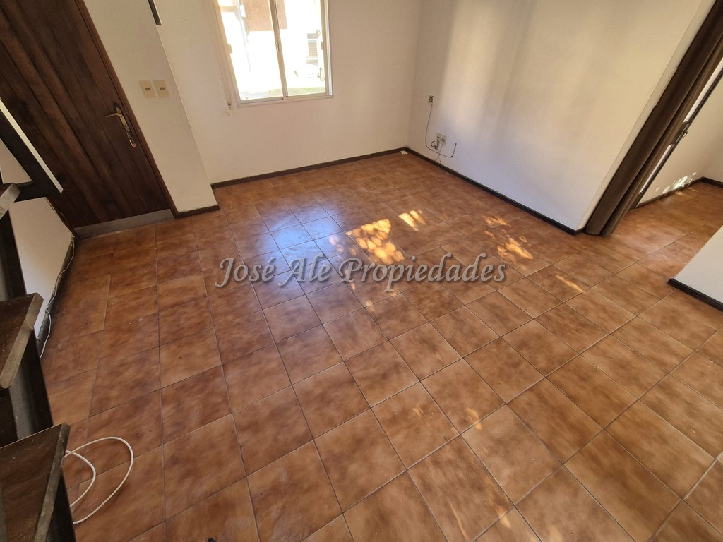 Imagen 5 de Hermosa vivienda ubicada en complejo sobre calle Zitarrosa, a metros de Rambla y playas de Colonia del Sacramento.