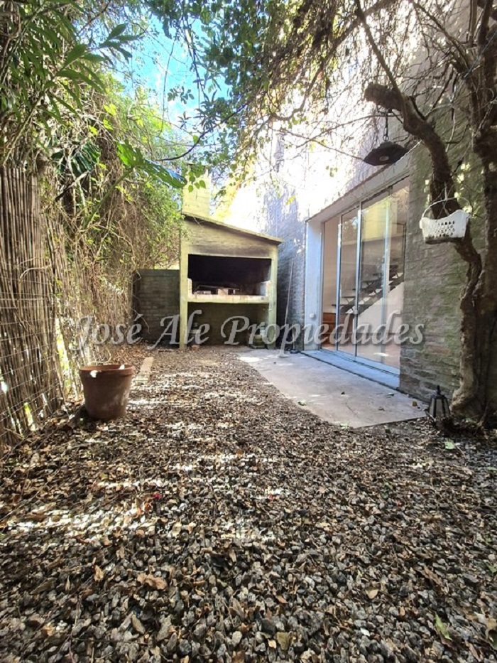 Imagen 10 de EN ALQUILER Hermosa vivienda ubicada en complejo sobre calle Zitarrosa, a metros de Rambla y playas de Colonia del Sacramento.