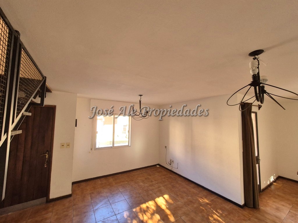 Imagen 5 de EN ALQUILER Hermosa vivienda ubicada en complejo sobre calle Zitarrosa, a metros de Rambla y playas de Colonia del Sacramento.