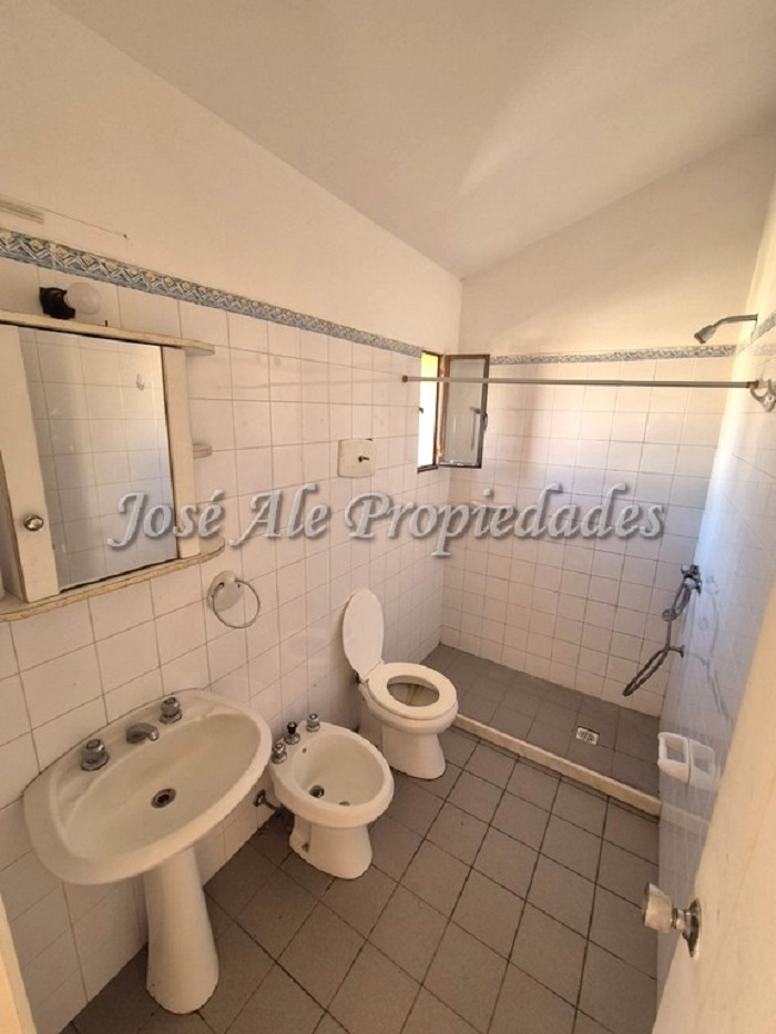 Imagen 9 de EN ALQUILER Hermosa vivienda ubicada en complejo sobre calle Zitarrosa, a metros de Rambla y playas de Colonia del Sacramento.