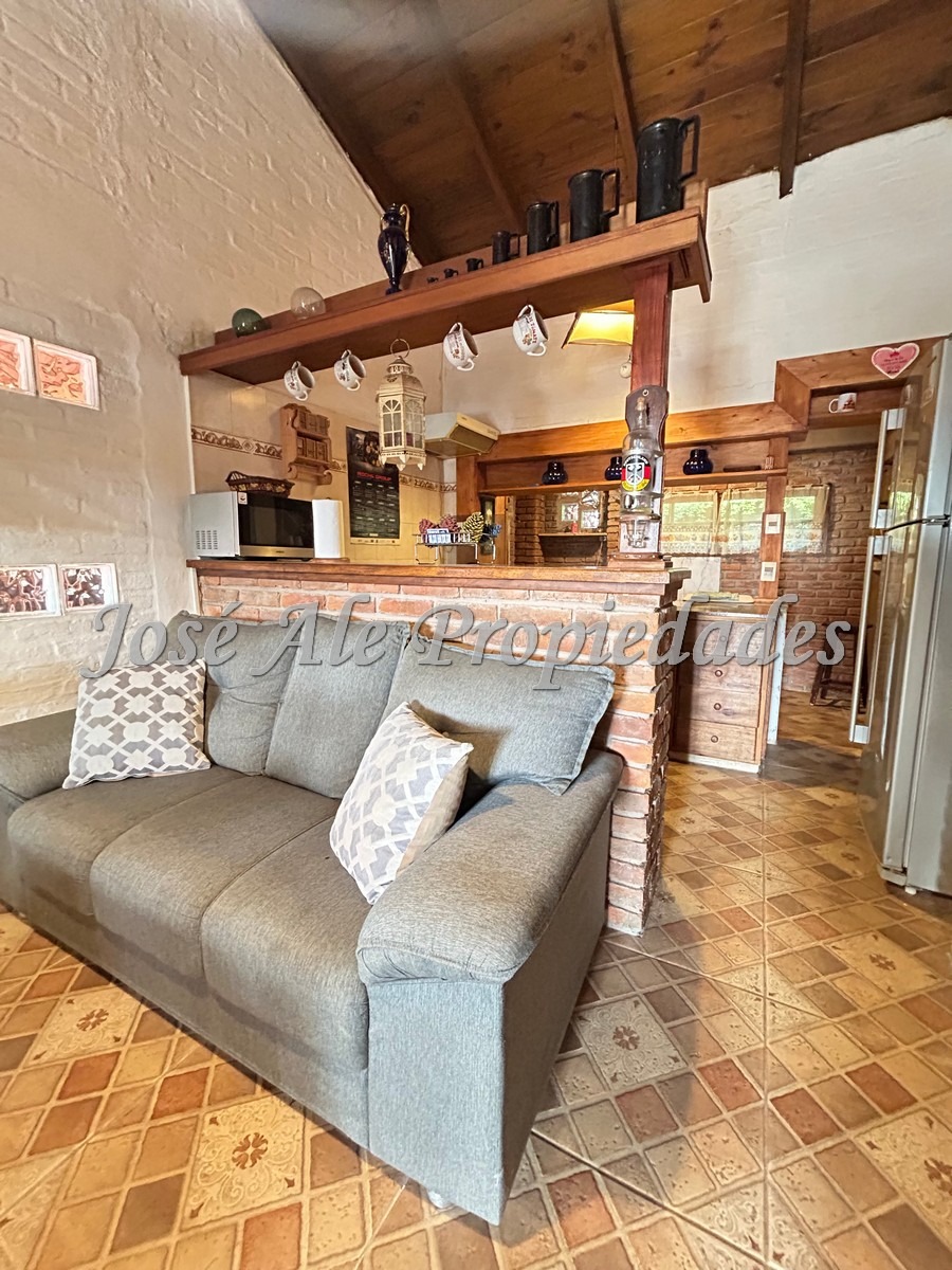 Imagen 4 de Hermosa propiedad de 2 dormitorios ubicada en El General, a 4 cuadras de la Ruta 1, Colonia.