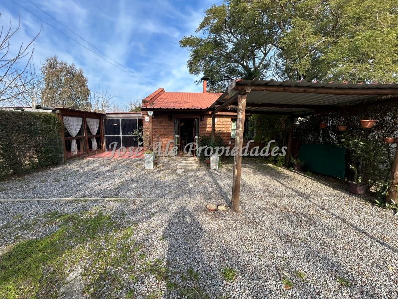 Hermosa propiedad de 2 dormitorios ubicada en El General, a 4 cuadras de la Ruta 1, Colonia.