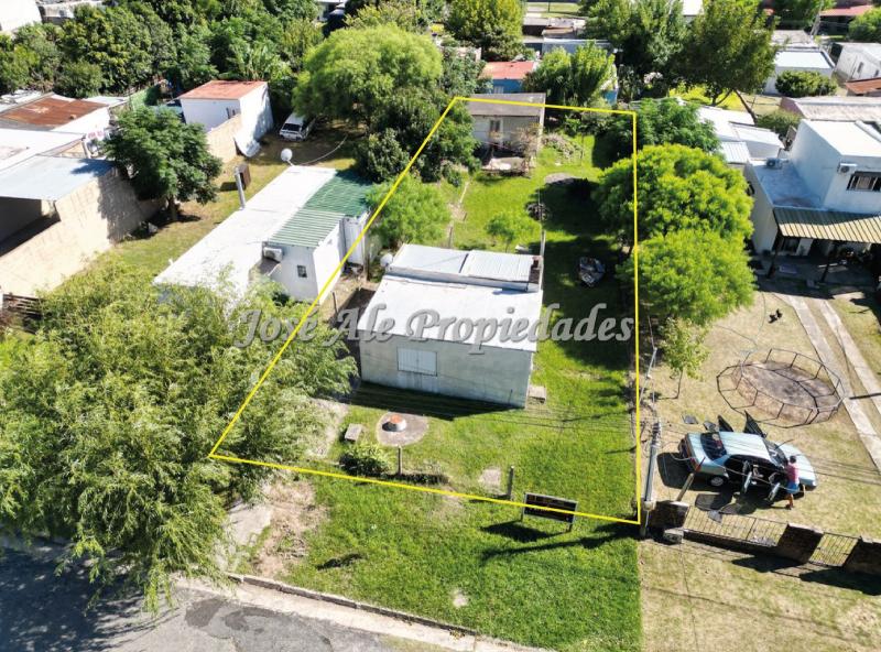 Propiedad ubicada en la zona del Hospital de Colonia, a pocos metros del supermercado El Dorado.