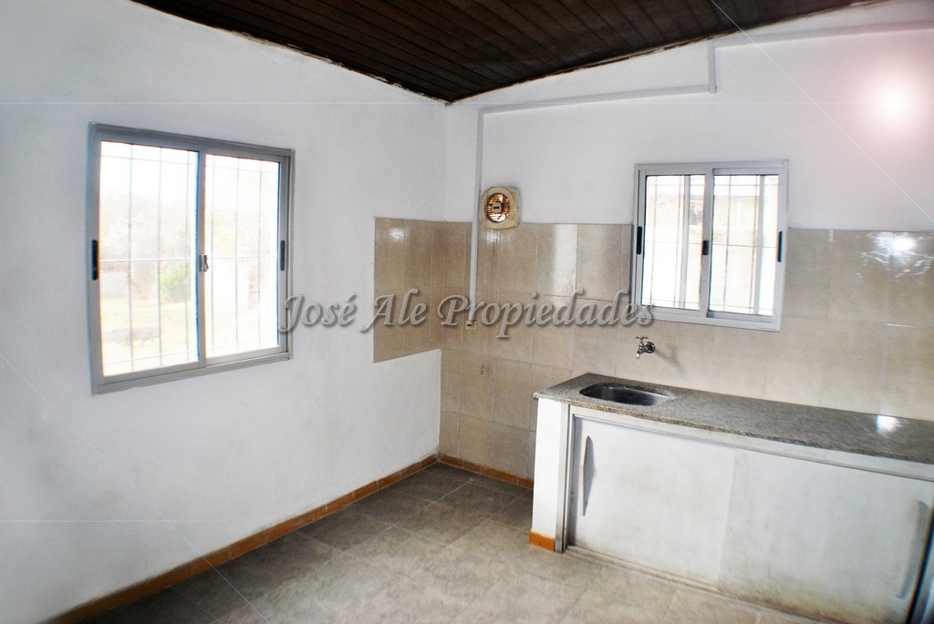 Imagen 1 de Casa de 2 dormitorios ubicada en pleno centro de Colonia sobre Av. Artigas, a pasos de todos los servicios.