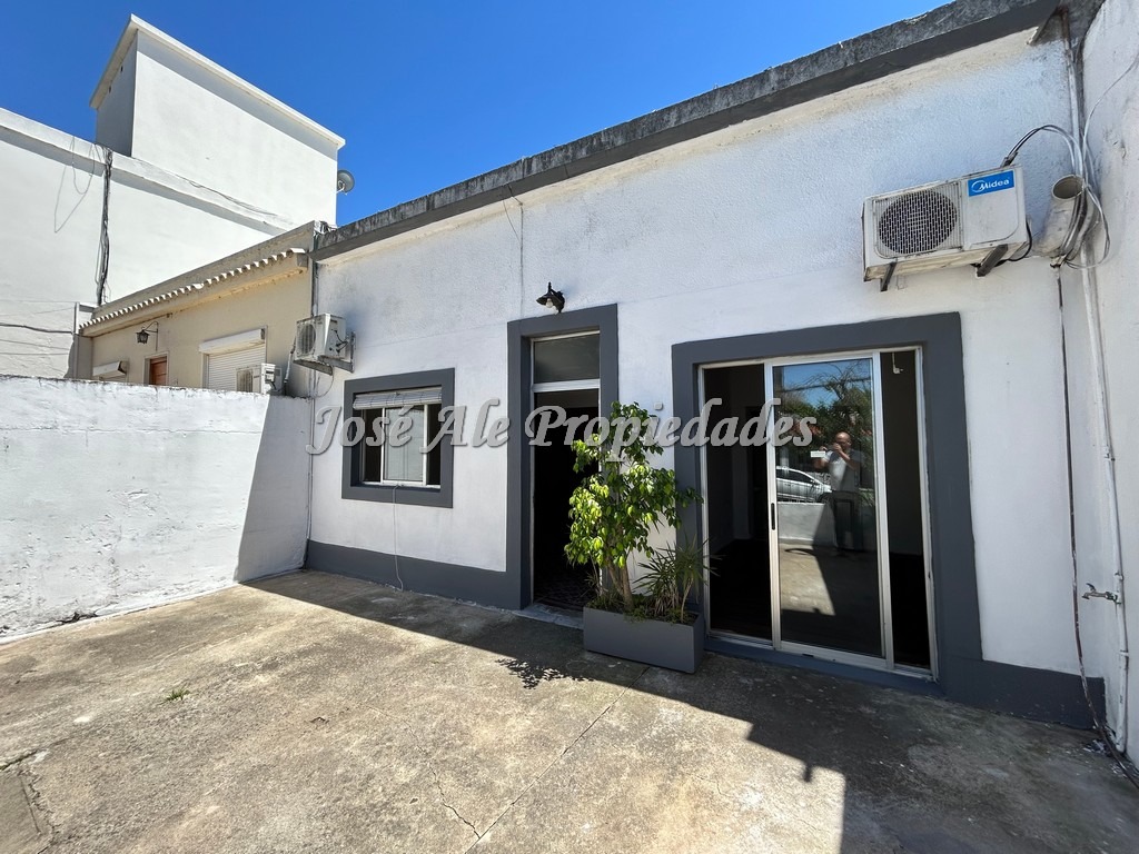 Imagen 2 de Casa ubicada a 50m de Av. Artigas en el centro de la ciudad de Colonia.