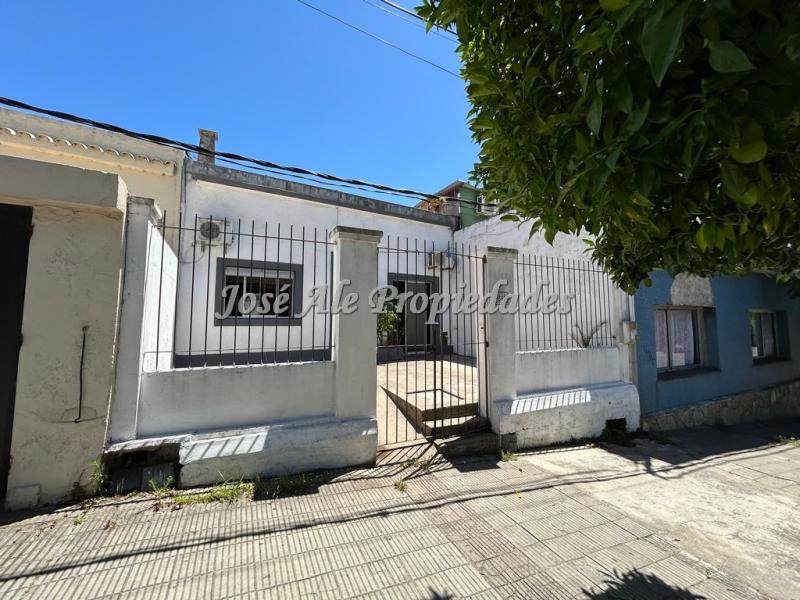 Casa ubicada a 50m de Av. Artigas en el centro de la ciudad de Colonia.