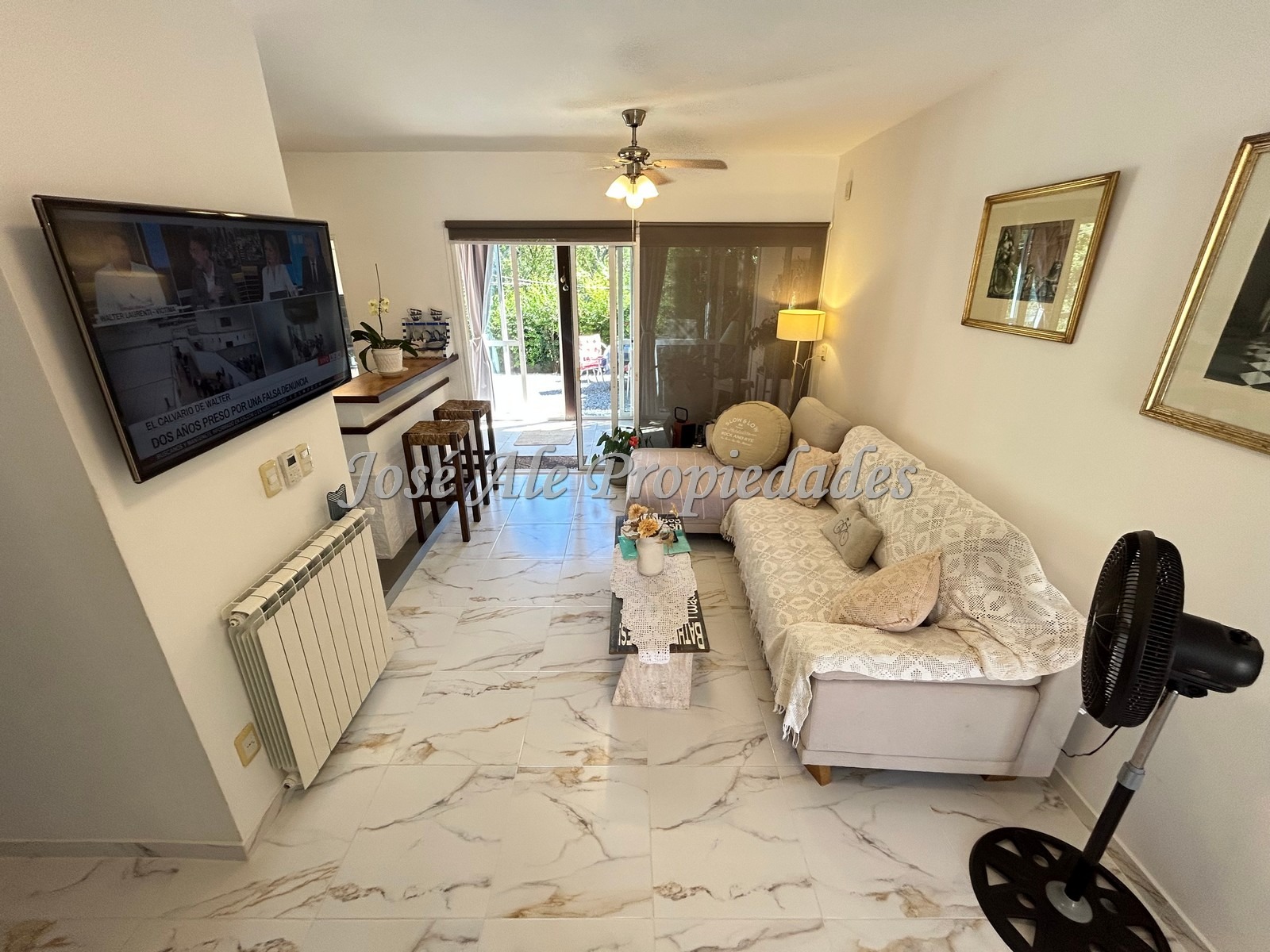 Imagen 1 de Hermoso apartamento de 1 dormitorio ubicado en el Real de San Carlos, próximo a la Rambla y Playas de Colonia.