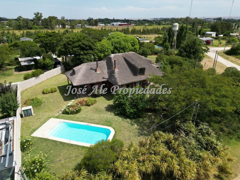 Casa ubicada en el Real de San Carlos a 5 km del centro de la ciudad de Colonia del Sacramento.