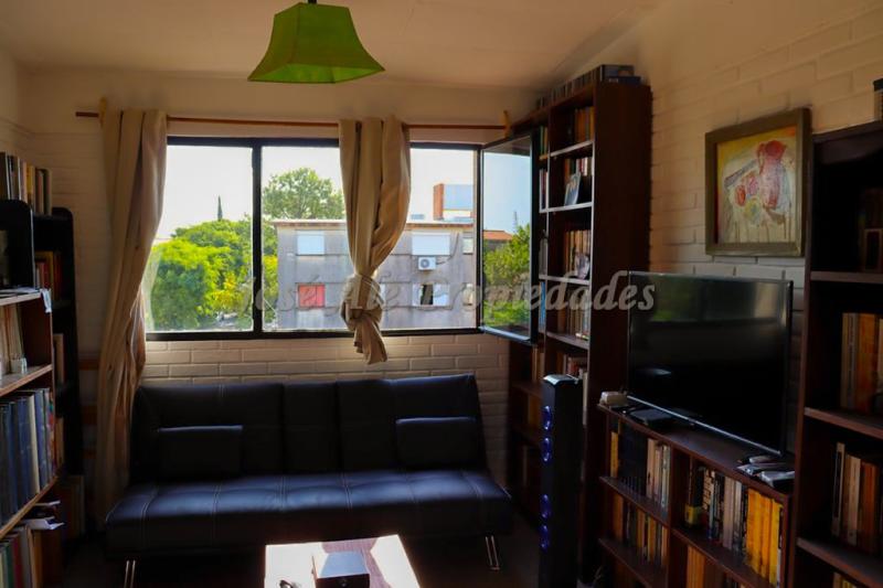 Vivienda ubicada en Complejo Habitacional INVE estratégicamente a pasos de todos los servicios.