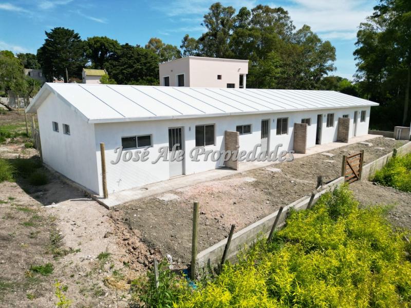 Hermosos apartamentos, se encuentran ubicados en el Real de San Carlos, próximos a la UDE, CERP y Liceo nº2.