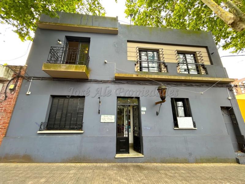 Destacada posada con ambientes de estilo colonial en Colonia del Sacramento.