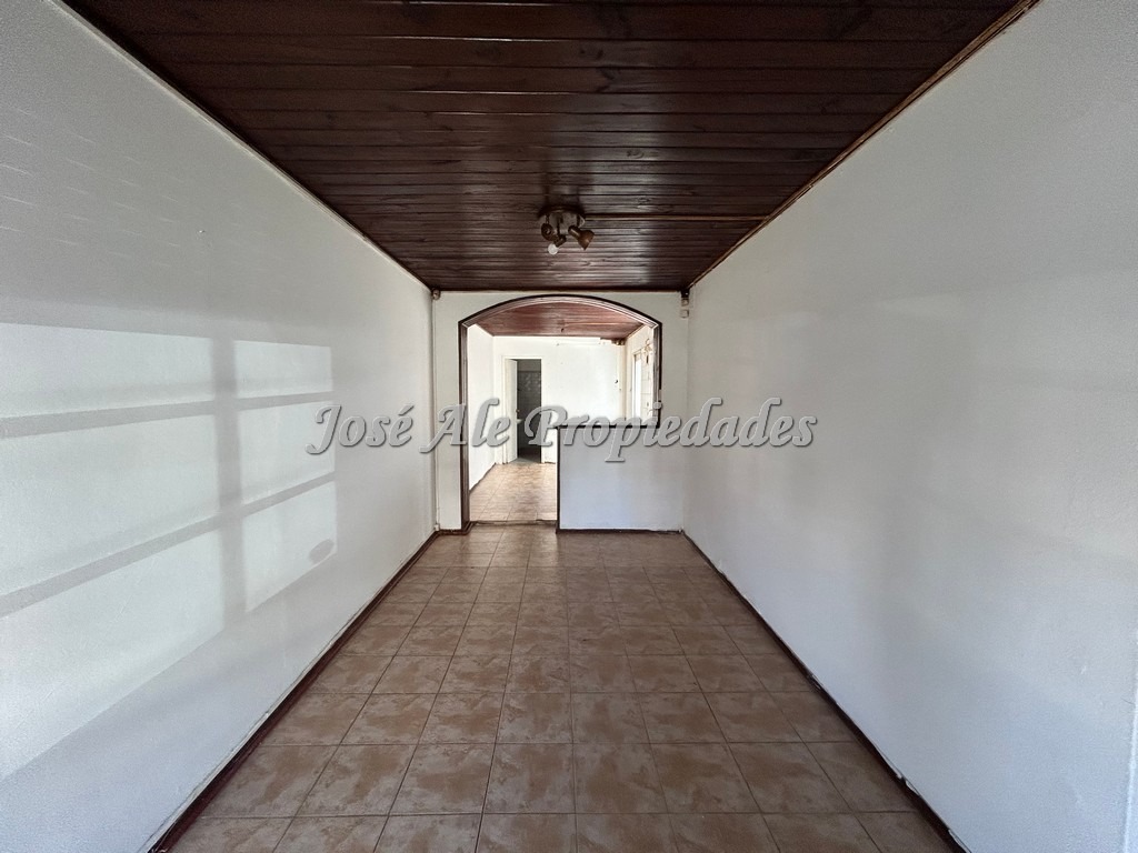 Imagen 1 de Casa ubicada en zona pueblo nuevo, a pocas cuadras de 2 avenidas, próxima al Shopping de Colonia y todos los servicios.