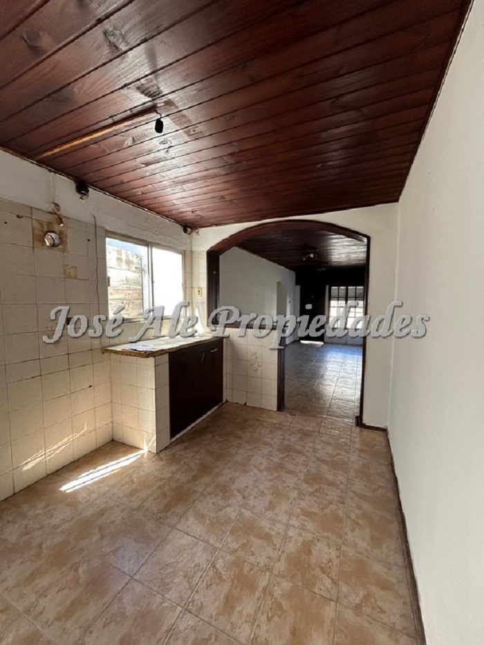 Imagen 4 de Casa ubicada en zona pueblo nuevo, a pocas cuadras de 2 avenidas, próxima al Shopping de Colonia y todos los servicios.