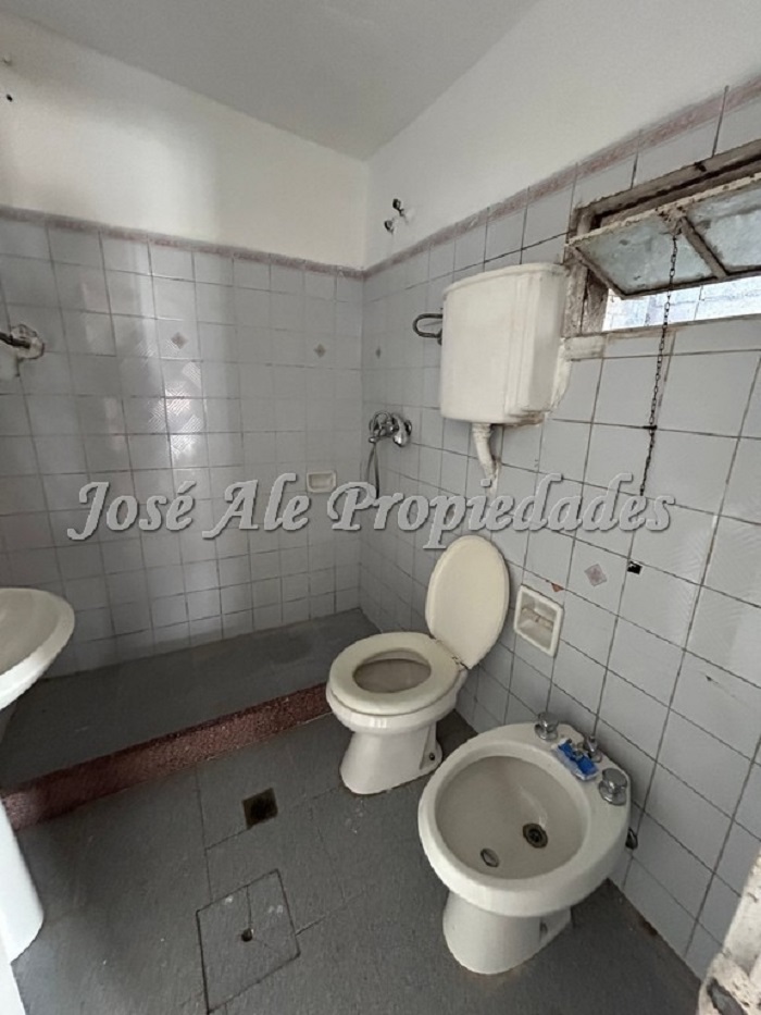 Imagen 7 de Casa ubicada en zona pueblo nuevo, a pocas cuadras de 2 avenidas, próxima al Shopping de Colonia y todos los servicios.