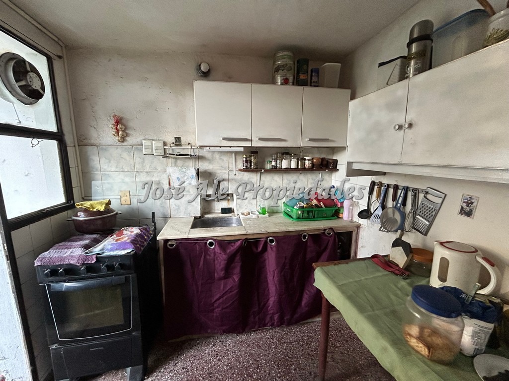 Imagen 5 de Vivienda ubicada en Avda. principal en el Real de San Carlos, a pocas cuadras de la Rambla Costanera y playas de Colonia.