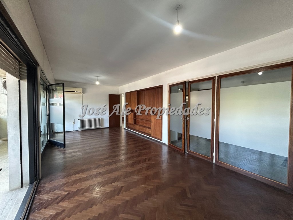 Imagen 2 de EN VENTA Apartamento en planta alta sobre avenida principal Gral. Flores, a pasos de todos los servicios, Colonia, ideal profesionales.